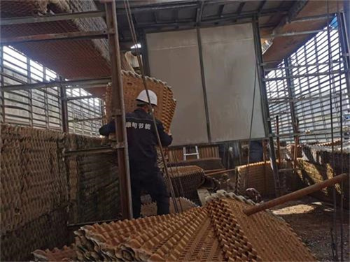 閉式冷卻塔有哪幾類污垢垃圾需要定期清理,閉式冷卻塔和開式冷卻塔的區別