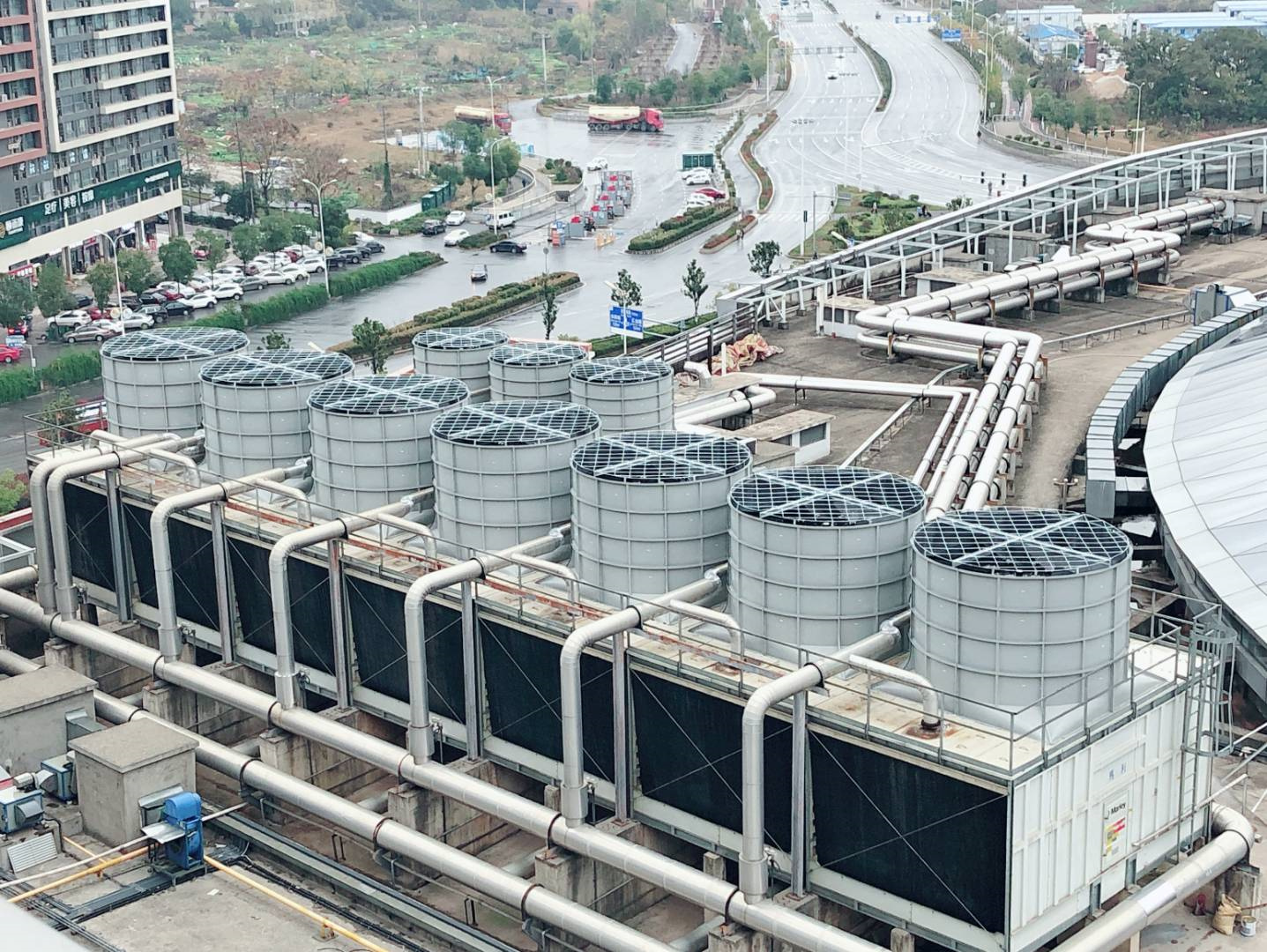 分享閉式冷卻塔在市場上占得一席之地!(閉式冷卻塔的應用范圍到底有多大